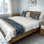 Nude flow - chemin de lit décoratif avec coussins