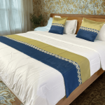 Éclat tissé bleu - chemin de lit décoratif avec 2 coussins