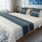 Pied de poule- chemin de lit décoratif avec 2 coussins