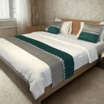 Éclat tissé vert - chemin de lit décoratif avec coussins